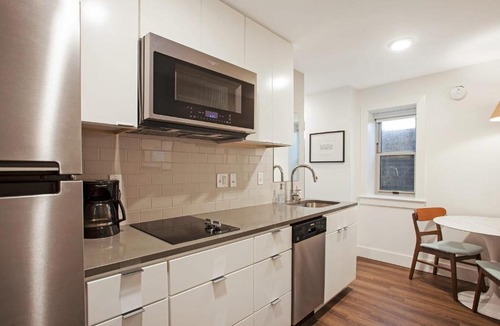 Hanover Place Apartment | FRONTDESK Bright Open Studio Apt by Old Westport