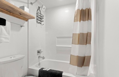 Hanover Place Apartment | FRONTDESK Bright Open Studio Apt by Old Westport