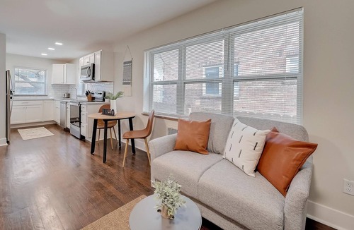 Walnut Hills Apartment | Frontdesk | Bright Studio Apt near Walnut Hills