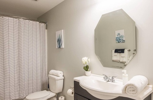 Downtown Kansas City Apartment | Frontdesk | Convenient 1BR Near Barney Allis Plaza