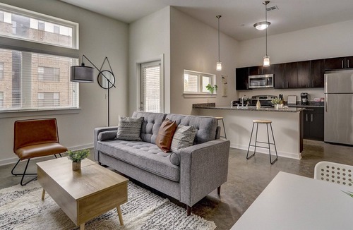 River Market Apartment | FRONTDESK RM - West Apts, River Market Dist, Kansas City