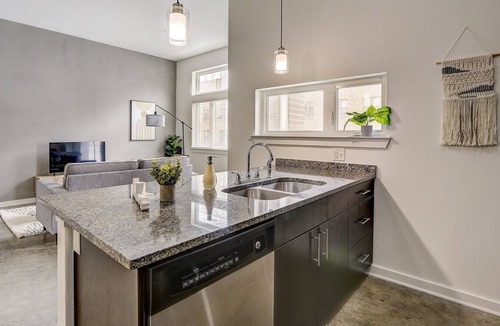 River Market Apartment | FRONTDESK RM - West Apts, River Market Dist, Kansas City