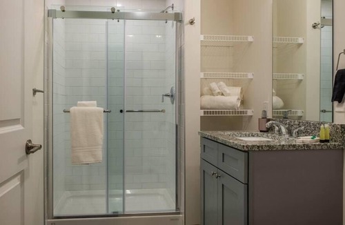 Cultural District Apartment | Frontdesk | Signature 1BR Apt with Washer & Dryer