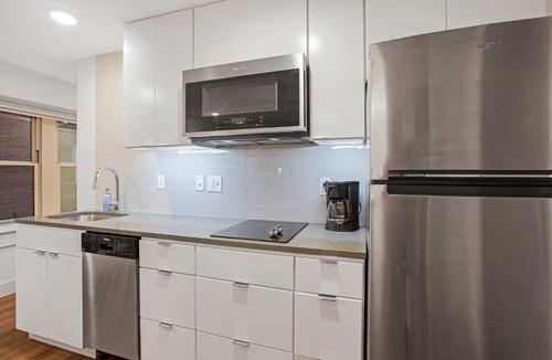 Hanover Place Apartment | FRONTDESK Studio Apt near Country Club Plaza