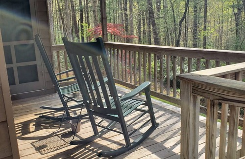 Dyke Cabin | Fully equipped, romantic cabin for 2 in the Blue Ridge Mountains