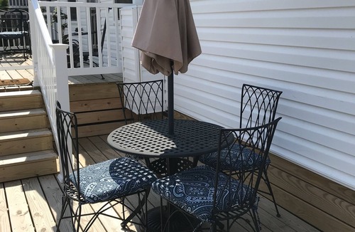 Foster Cottage | Fully Furnished 2 Bed single level - Ivy Branch Cottage