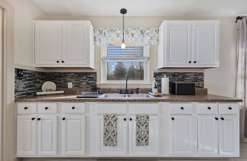 Bowling Green House | Fully furnished 3 bedroom 1 bath pet-friendly home in Bowling Green, KY