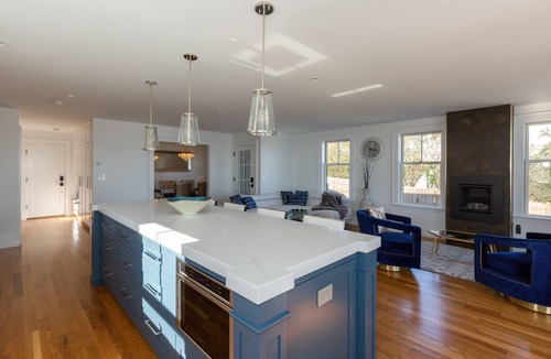 Quincy House | Fully Furnished Luxury Oceanfront Residence Temporary & Relocation Housing