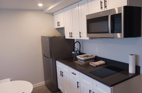 Downtown Hartford Apartment | Fully Furnished Modern Private Studio in Hartford with AC/GYM Free Parking!