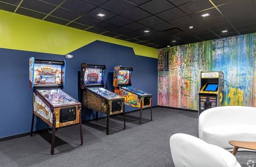 Downtown Hartford Apartment | Fully Furnished Private 1-bed Boutique Building FREE UTILITIES/GYM/POOL