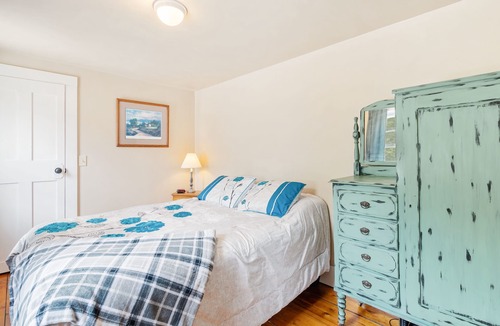 Alexandria House | Fully restored 1700's Carriage Home near Newfound Lake and Ragged Mtn Ski Resort