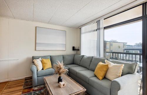Midtown Ocean City Apartment | Fun & Comfy Beachside Getaway ~ King Bed ~ Balcony