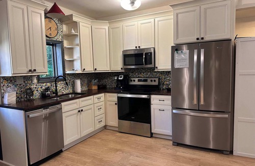 Buechel Apartment | Funky & fun, secret room, games, puzzles. Sleeps 5