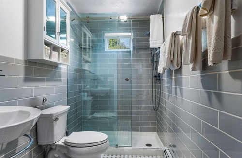 East Andover Apartment | Furnished 2-bed/2 bath apartment with AC in Andover near Proctor and Ragged Mt