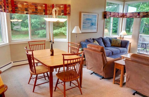 Carroll House | FV48 Modern home with AC within walking distance of golf course and Mt Washington Hotel