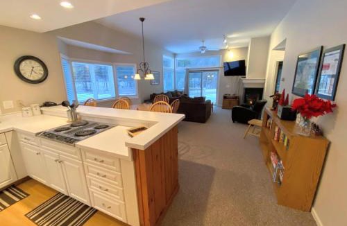 Carroll Apartment | FV50 Pet friendly single level home in Bretton Woods walk to golf course and Mt Washington Hotel