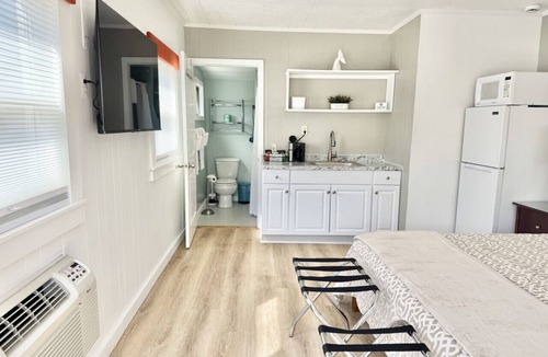 Hulls Cove Hotel | Gallagher`s Travels Room 15 (King Suite)