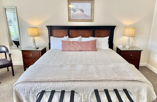 Hulls Cove Hotel | Gallagher`s Travels Room Two (King Bed)