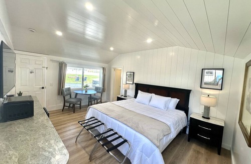 Hulls Cove Hotel | Gallagher`s Travels Room Five (King)