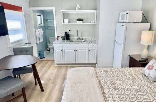 Hulls Cove Bed & Breakfast | Gallagher`s Travels Room 15 (King Suite)