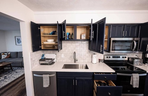 Grove City House | Game Room|Chef Kitchen|Dogs OK|1 mi to downtown GC