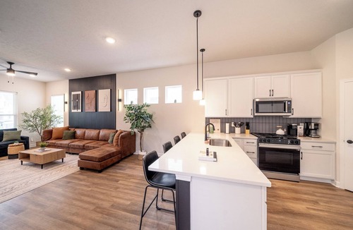 Cleveland House | Game Room! Modern 3BR 2.5BA New Build Luxury—Near Downtown Cleveland!