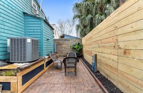 Faubourg Marigny House | Game room & patio - walk to French Quarter