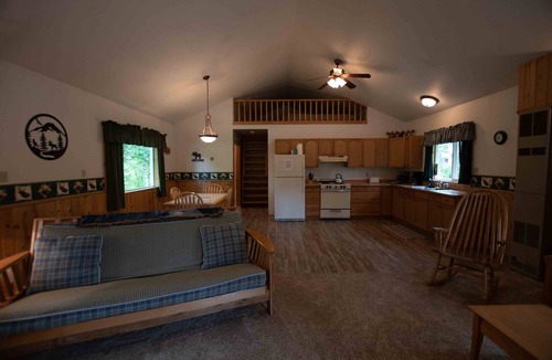Trapper Creek House | Gate Creek Cabins | Grizzly Den