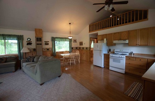 Trapper Creek House | Gate Creek Cabins | Grizzly Den