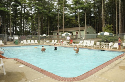 Rochester Resort | Gateway to Cape Cod Vacation Cottage 3