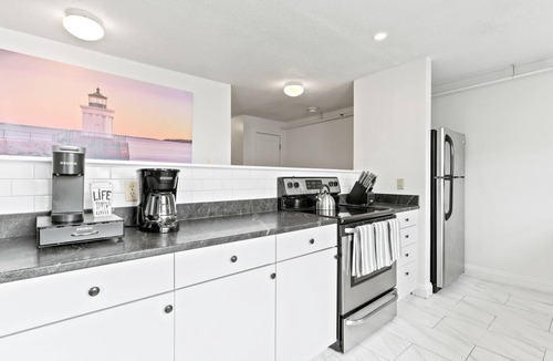 Downtown Portland Condo | Gem on Congress - King Bed, Free Parking, Dog & Family Friendly, Modern Condo