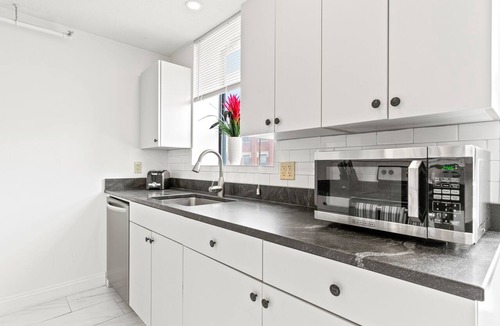 Downtown Portland Condo | Gem on Congress - King Bed, Free Parking, Dog & Family Friendly, Modern Condo