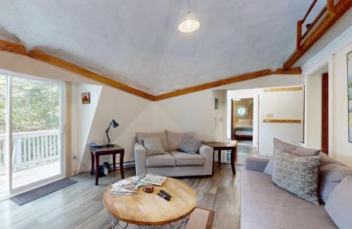 Boothbay House | Geodesic Dome w/Riverfront Deck, Lovely Views, & High-Speed WiFi - Dogs Welcome