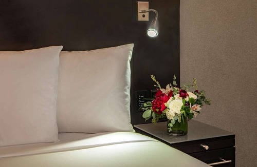 East Cambridge Hotel | Get To Relax & Enjoy The River View w/Onsite Pool