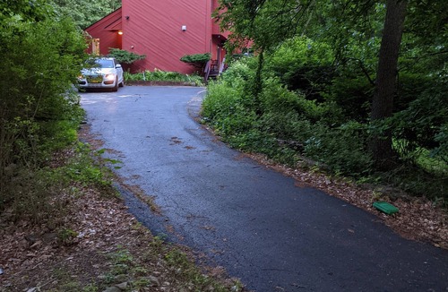 Mount Marion House | Getaway in the woods, steps from quaint towns