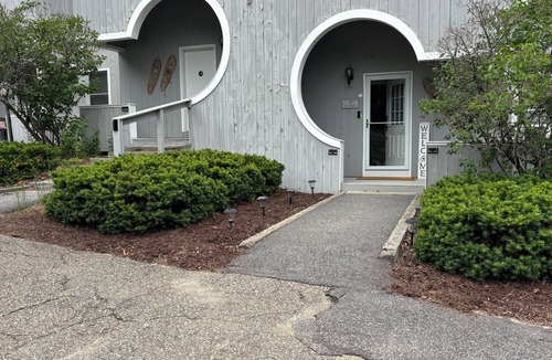 Plymouth House | Getaway on Tenney Mountain! Beautiful 2-bedroom+ Condo for the entire family!