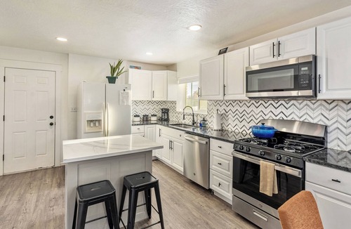 Hillcrest House | Getaway Retreat, 3 BD, 2 BATH