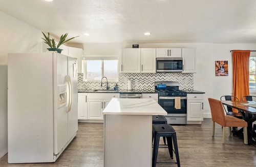 Hillcrest House | Getaway Retreat, 3 BD, 2 BATH
