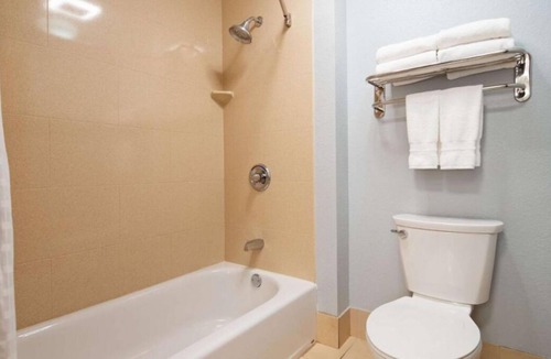 Blaine House | Getaway with Friends! 2 Serene Units, Near Ohio Valley Mall, Wheeling Park