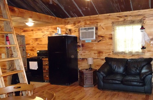Pittsburg Cabin | Ghost wood Quiet, Peaceful, Relaxing overall A Great Get Away Cabin!