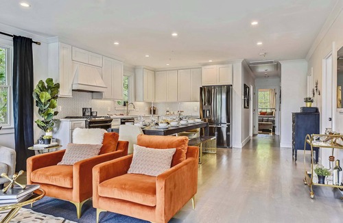 Jamaica Plain Apartment | Glamorous Luxury Apartment, Near T
