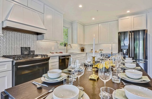 Jamaica Plain Apartment | Glamorous Luxury Apartment, Near T