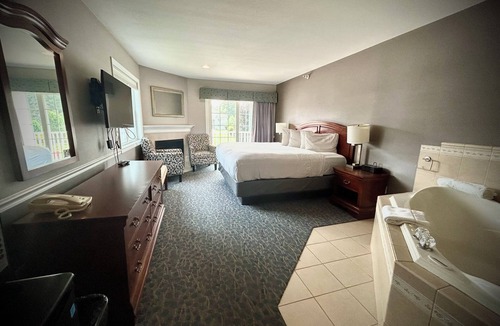 North Conway Hotel | Golden Gables Inn Dazzler Select by Wyndham