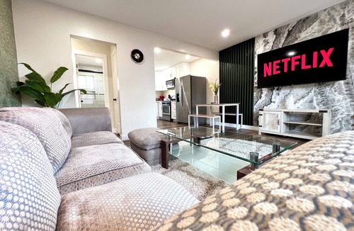 Downey Apartment | Golden Green Downey Abode ~ Poolside Suite