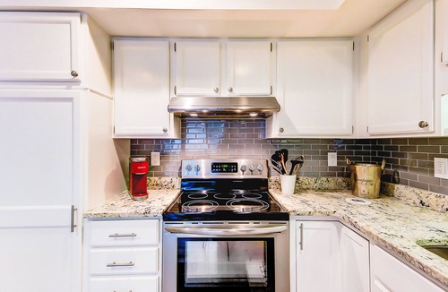 Spinnaker Beachhouses Villa | Golf-and-sea villa within walking distance of beach + resort amenities