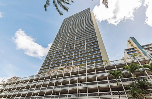 Waikiki Condo | Golf Course & Mountain Views at the Island Colony Amazing Building Amenities