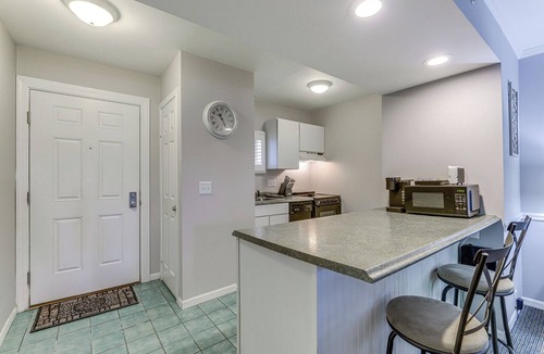 Norwich Apartment | Golf Course Views & Pool Access! Norwich Studio