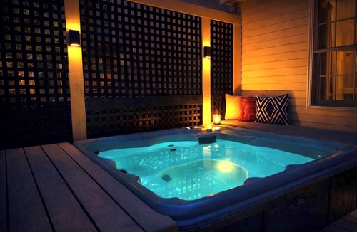 Bloomington House | Golf Simulator, hot tub, best location!