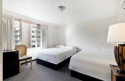 Waikiki Hotel | Good Island Base | Courtyard Pool, Pet-Friendly | 1.6 Mi to Ala Moana