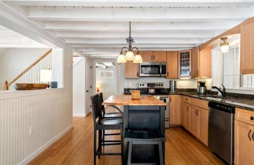York Beach House | Good Tidings Stay for 8
